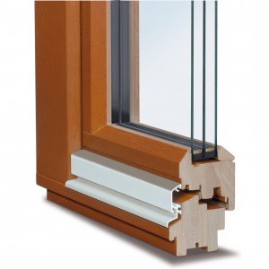 Modell eines Holzfensters mit Dreifachverglasung